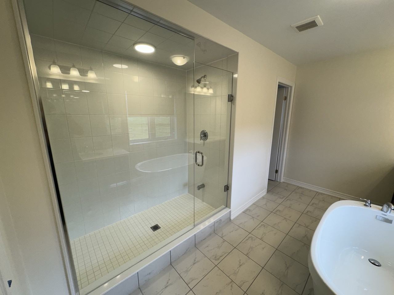 10 Guernsey Drive - Photo 6 of 12