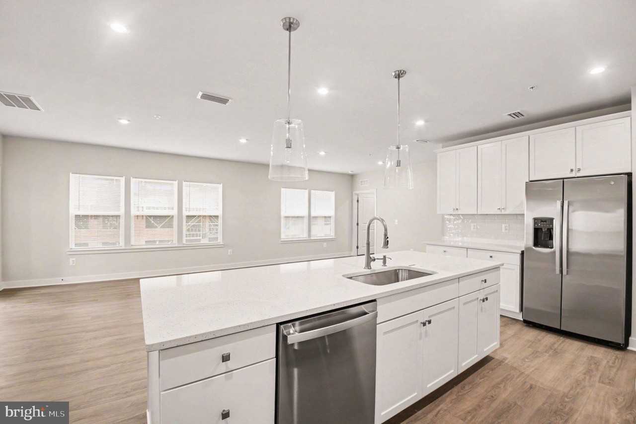 1601 Potomac Shores Pkwy #401 - Photo 6 of 26