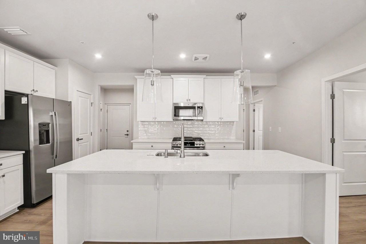 1601 Potomac Shores Pkwy #401 - Photo 7 of 26