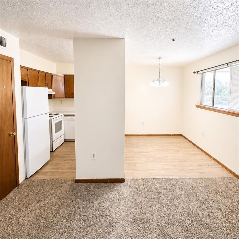 106 E 3rd St ##12 - Photo 4 of 9