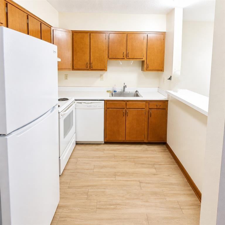106 E 3rd St ##12 - Photo 5 of 9