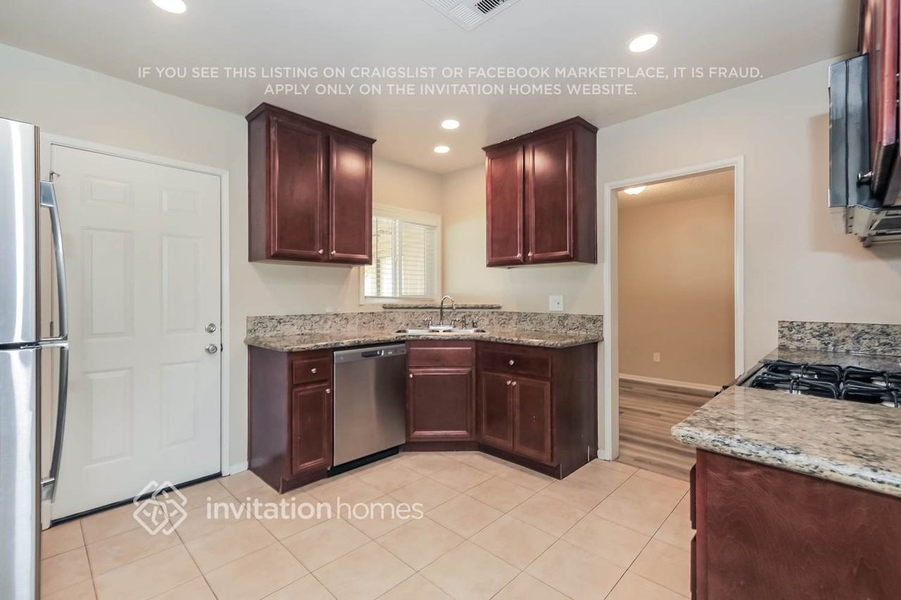 8943 Conway Dr - Photo 6 of 17