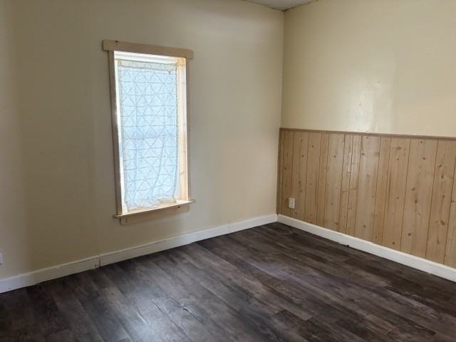 414 Randall St - Photo 3 of 7