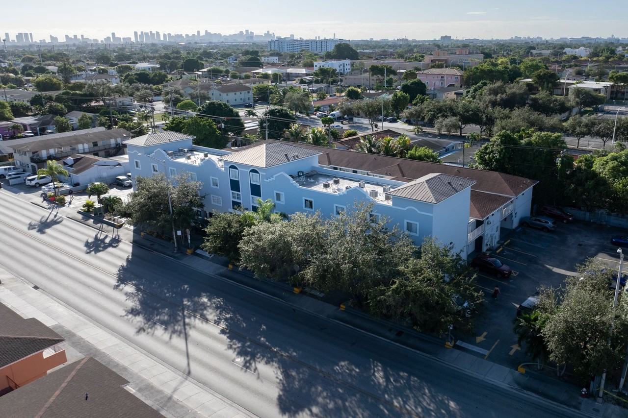 Kina Hialeah Apartments - Photo 3 of 34