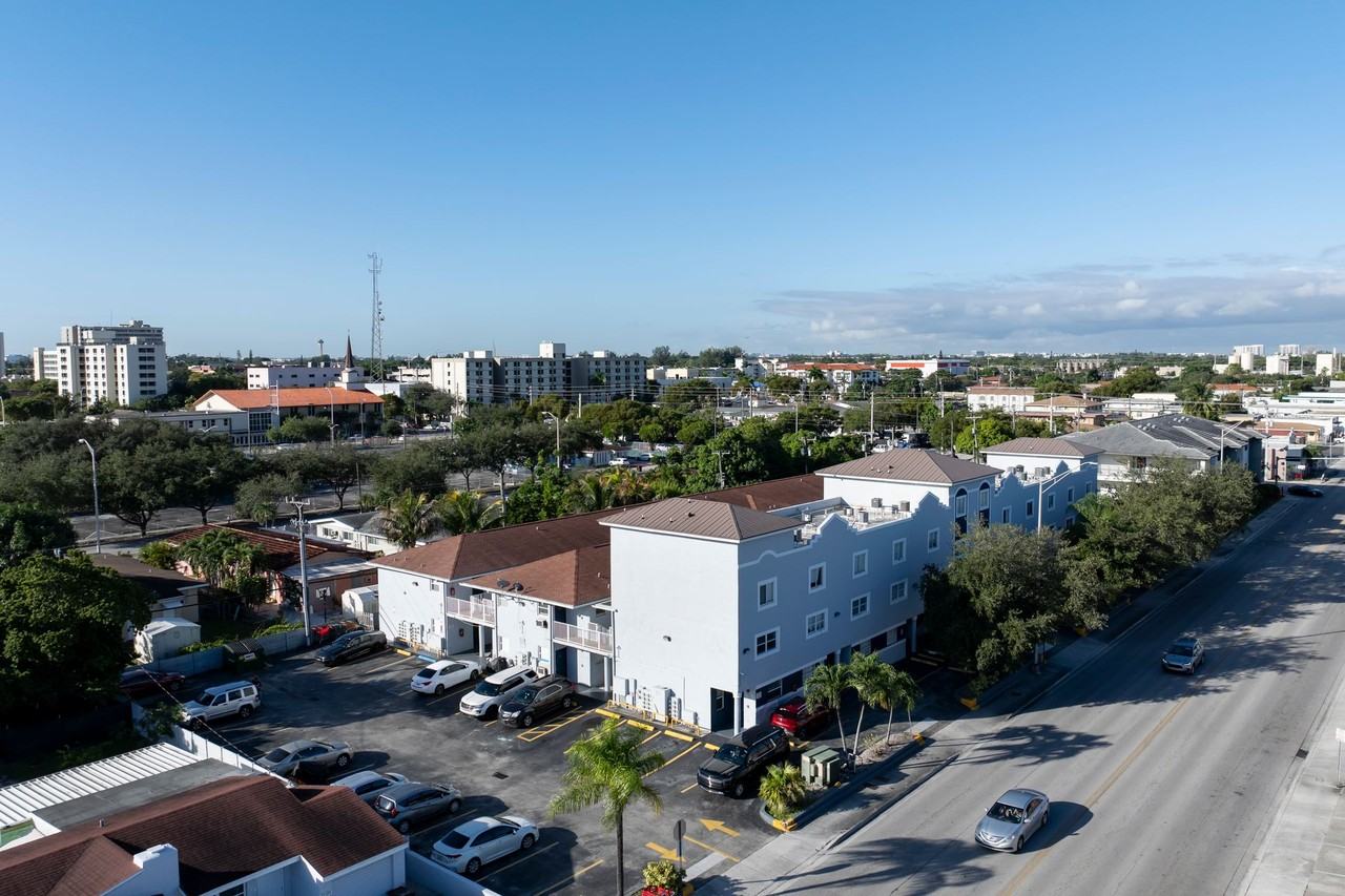 Kina Hialeah Apartments - Photo 4 of 34