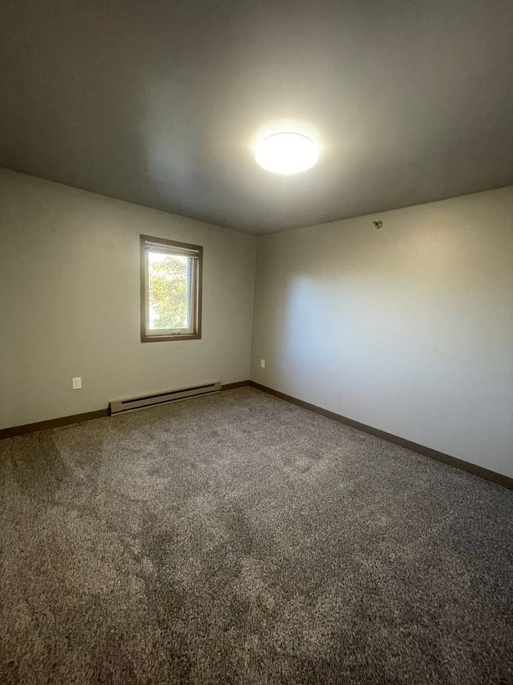 1038 Fond du Lac Ave - Photo 7 of 15