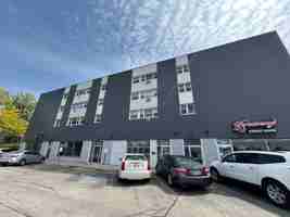 featured image of 2867 S Kinnickinnic Ave