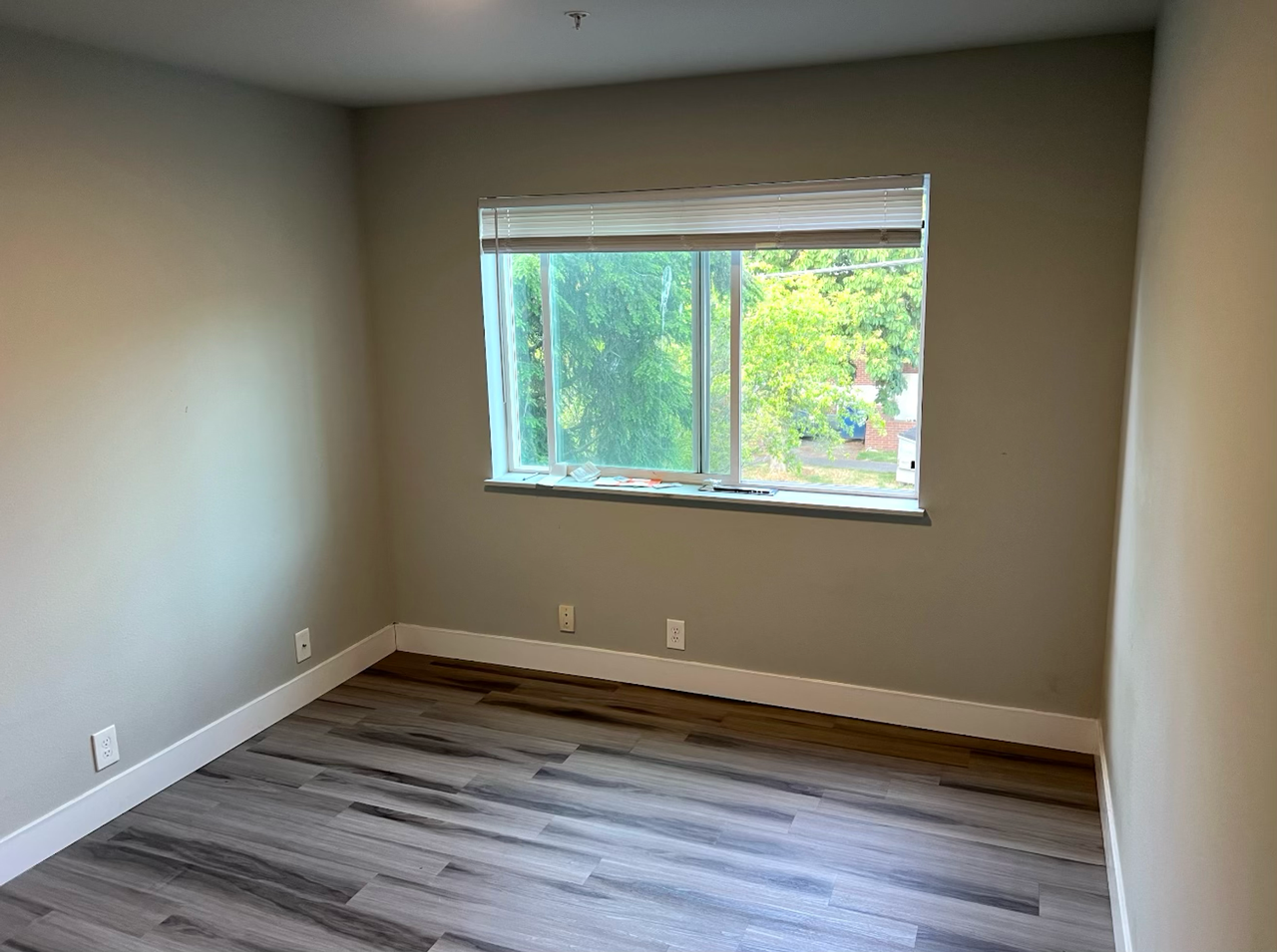Husky Court Apartments - Photo 6 of 8