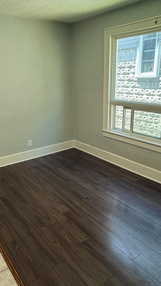 1094 Niagara Street - Photo 5 of 20
