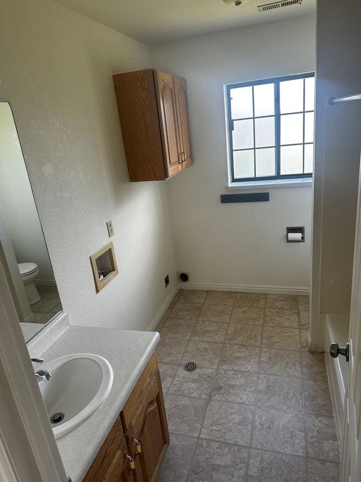 311 W 620 N - Photo 2 of 6