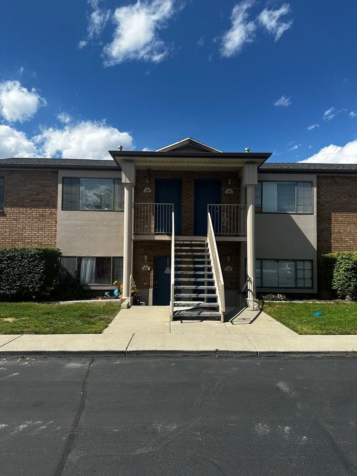 311 W 620 N - Photo 5 of 6