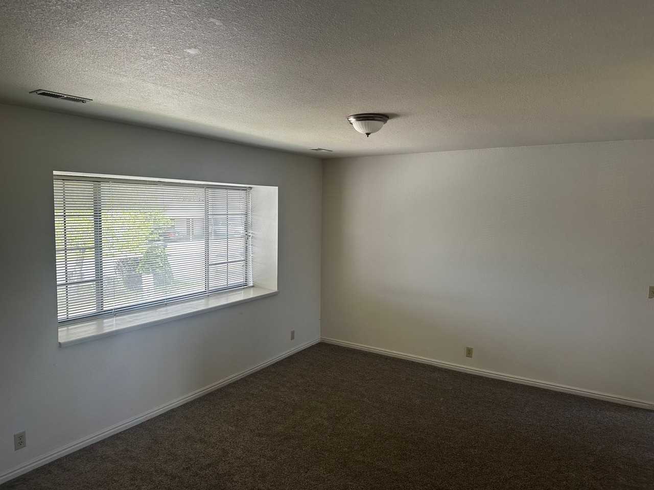 318 W 620 N - Photo 7 of 9