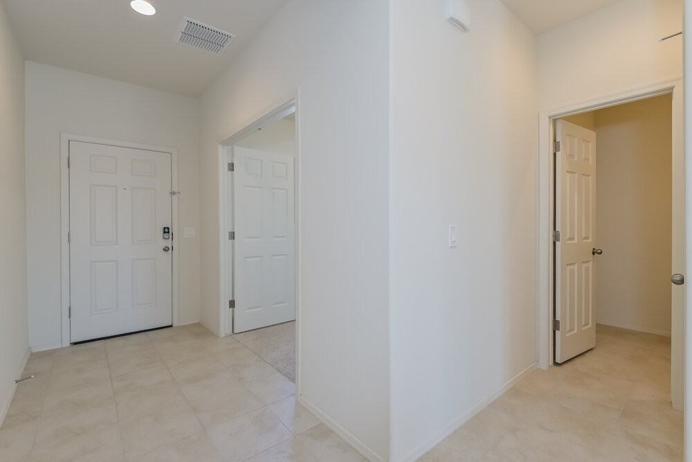 10854 W Claxton Dr - Photo 4 of 17