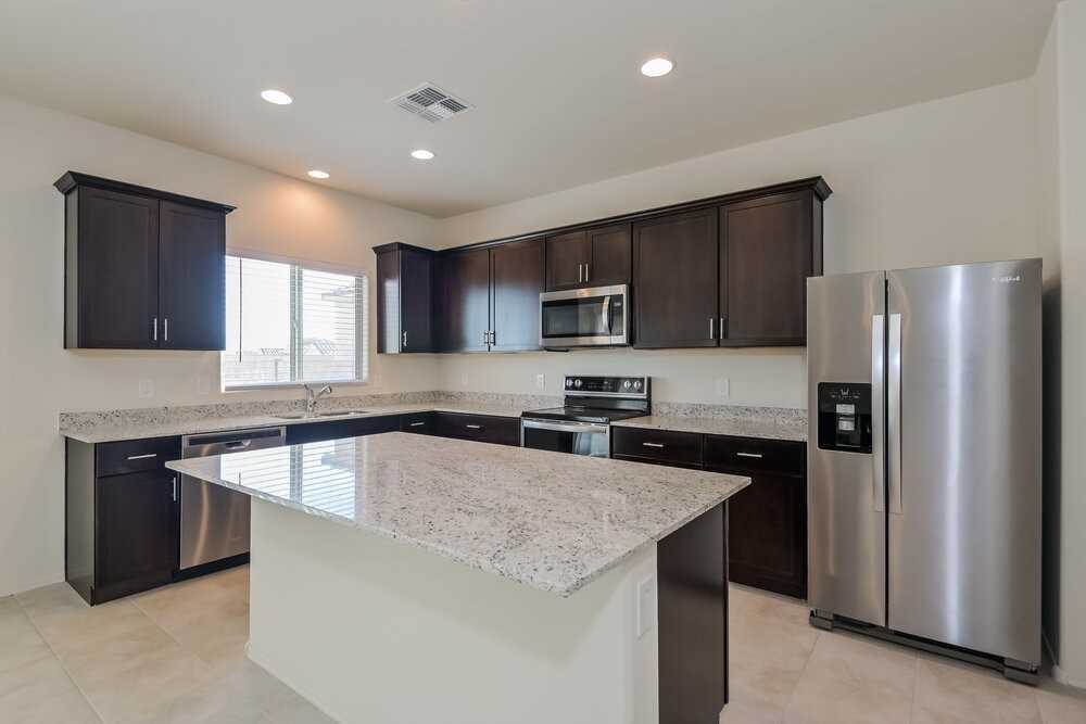 10854 W Claxton Dr - Photo 7 of 17