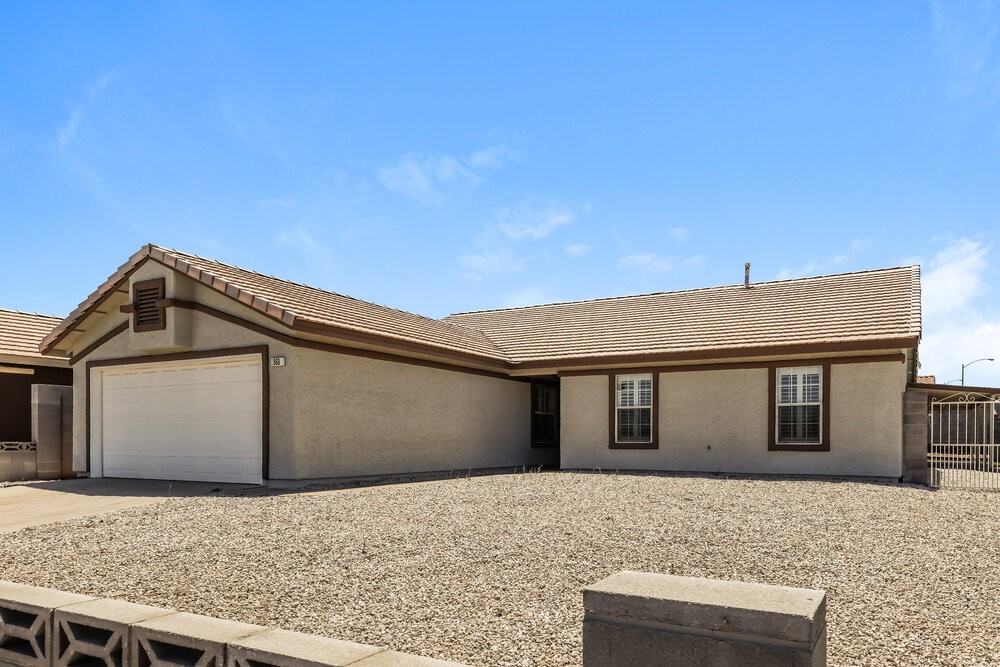 360 Dooley Dr - Photo 3 of 16