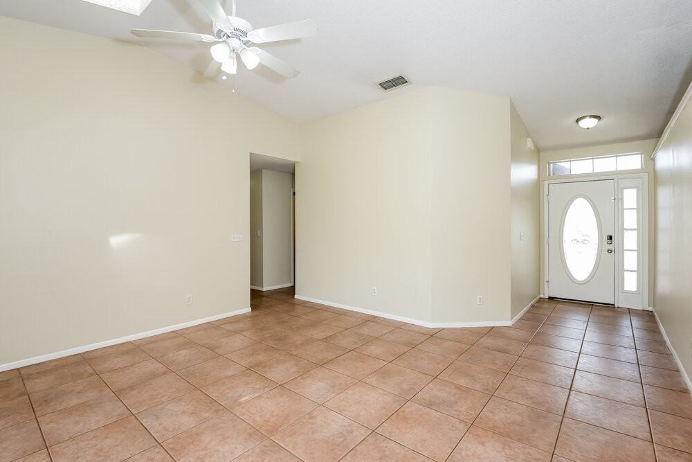 2640 Rolling Broak Dr - Photo 4 of 16