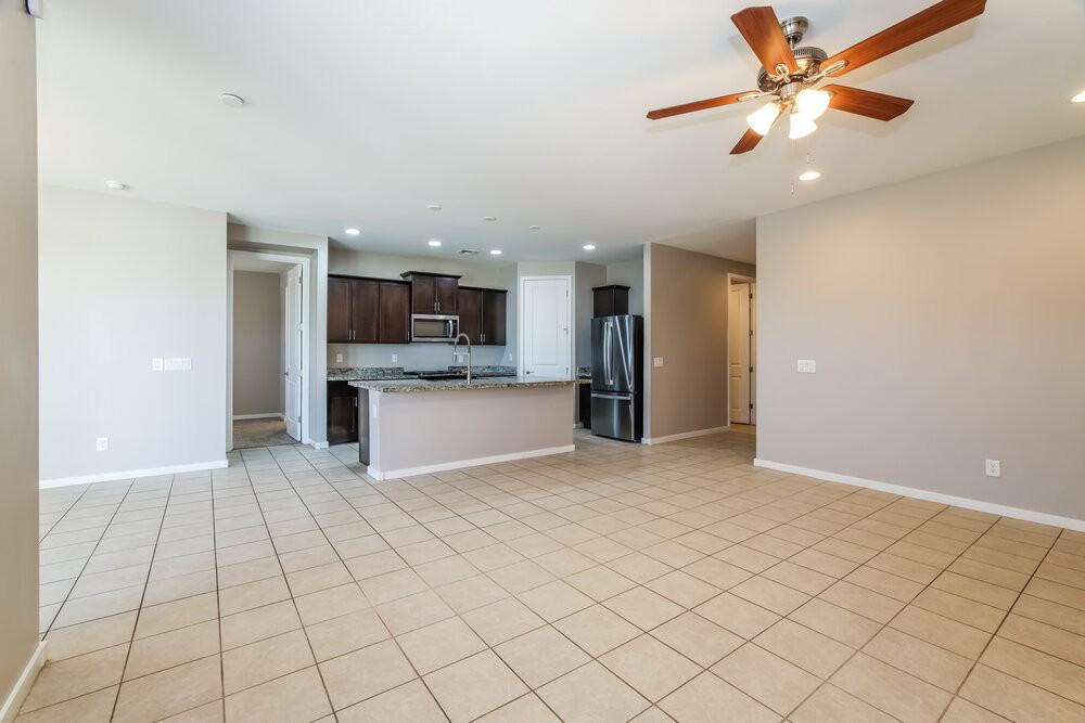 11022 W Marguerite Ave - Photo 3 of 16