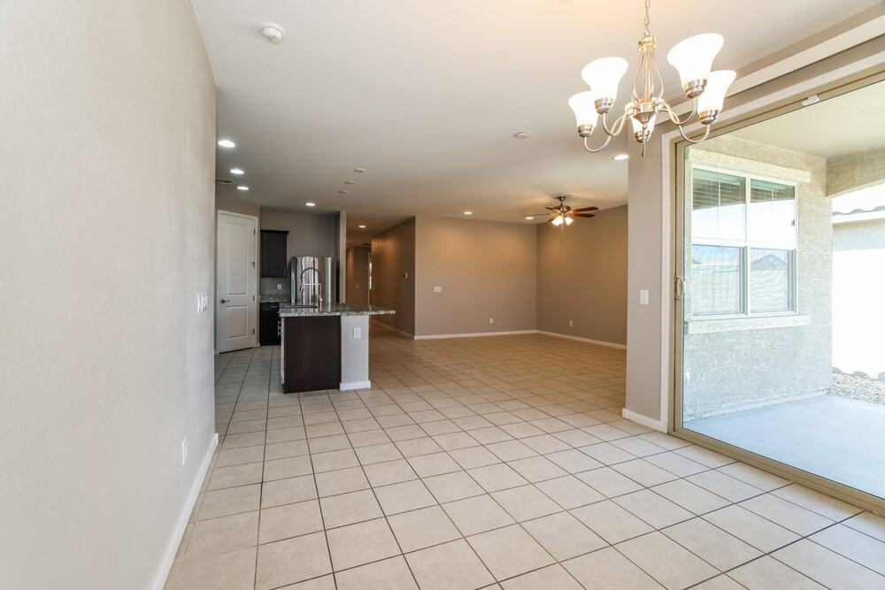 11022 W Marguerite Ave - Photo 4 of 16