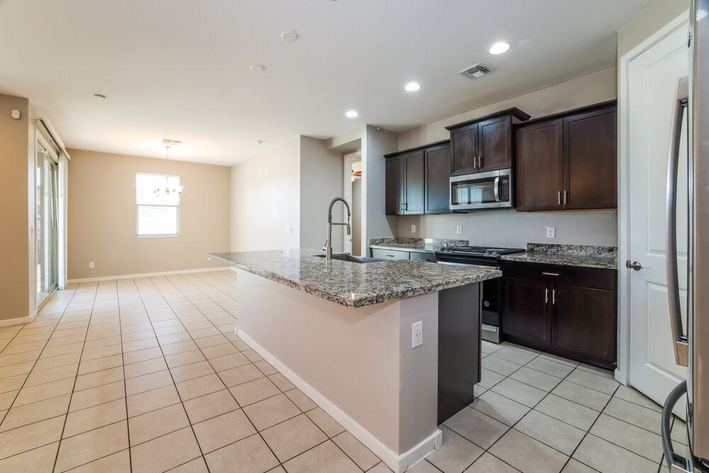 11022 W Marguerite Ave - Photo 5 of 16