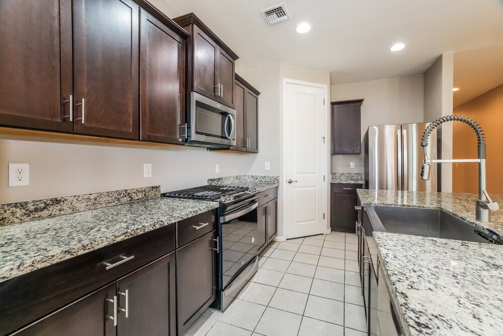 11022 W Marguerite Ave - Photo 7 of 16