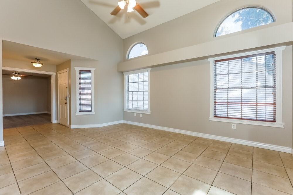 1915 S 39th St #7 - Photo 5 of 17