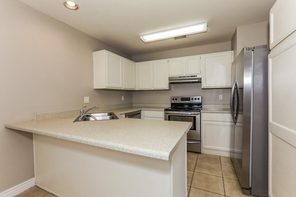 1915 S 39th St #7 - Photo 7 of 17