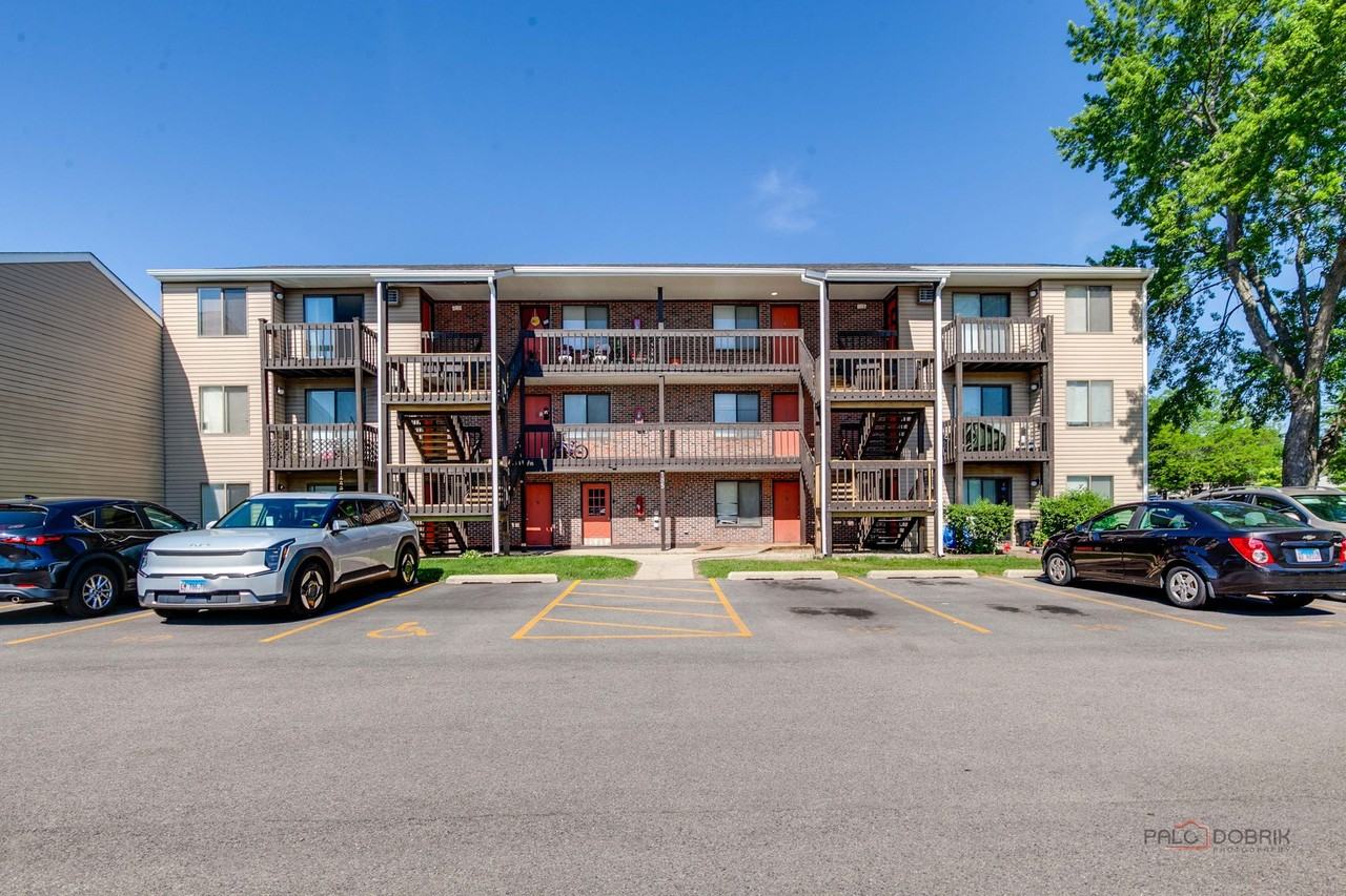 Hawthorne Glen Apartments - Photo 2 of 18