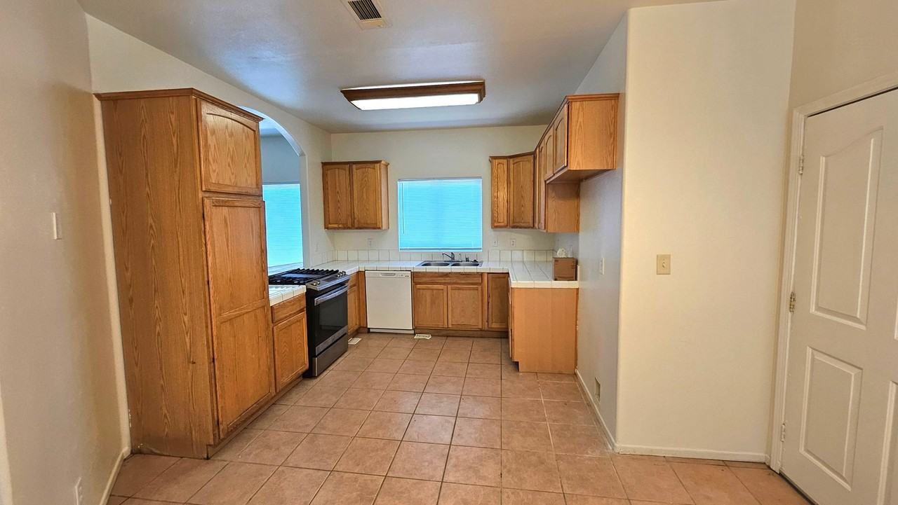 21187 Conklin Blvd - Photo 4 of 23