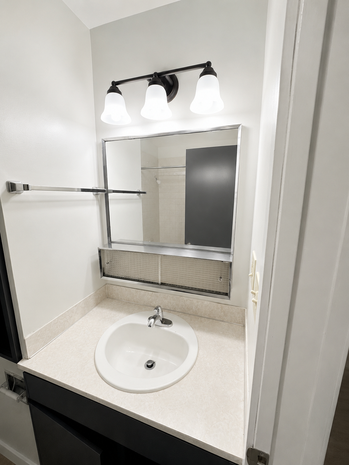 927 N 96th St #27 - Photo 4 of 34