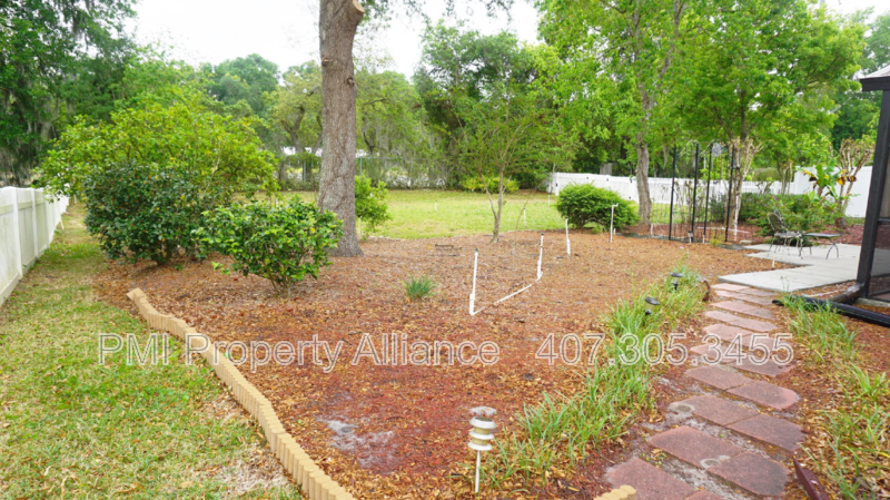 1521 Parkglen Cir - Photo 3 of 23