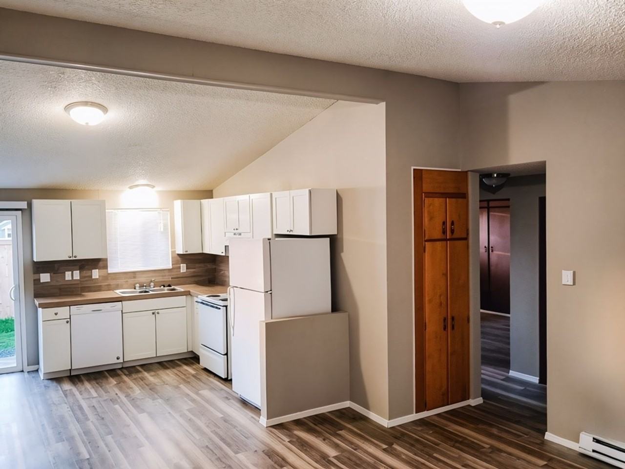 West Slope Apartments - Photo 6 of 16