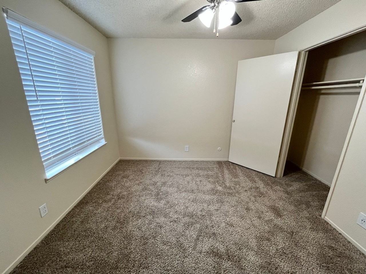 Merit Manor Apartments - Photo 6 of 8