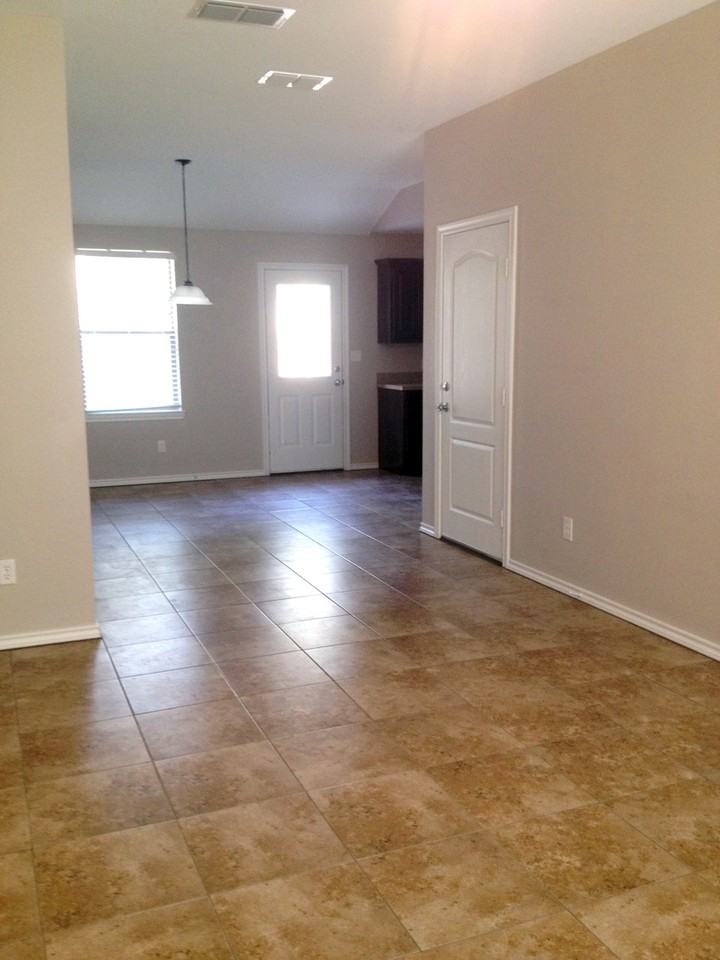 18063 Loring Ln - Photo 4 of 18