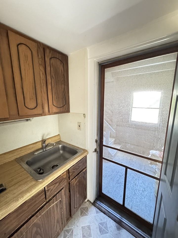 1801 East Main Street - Photo 4 of 20