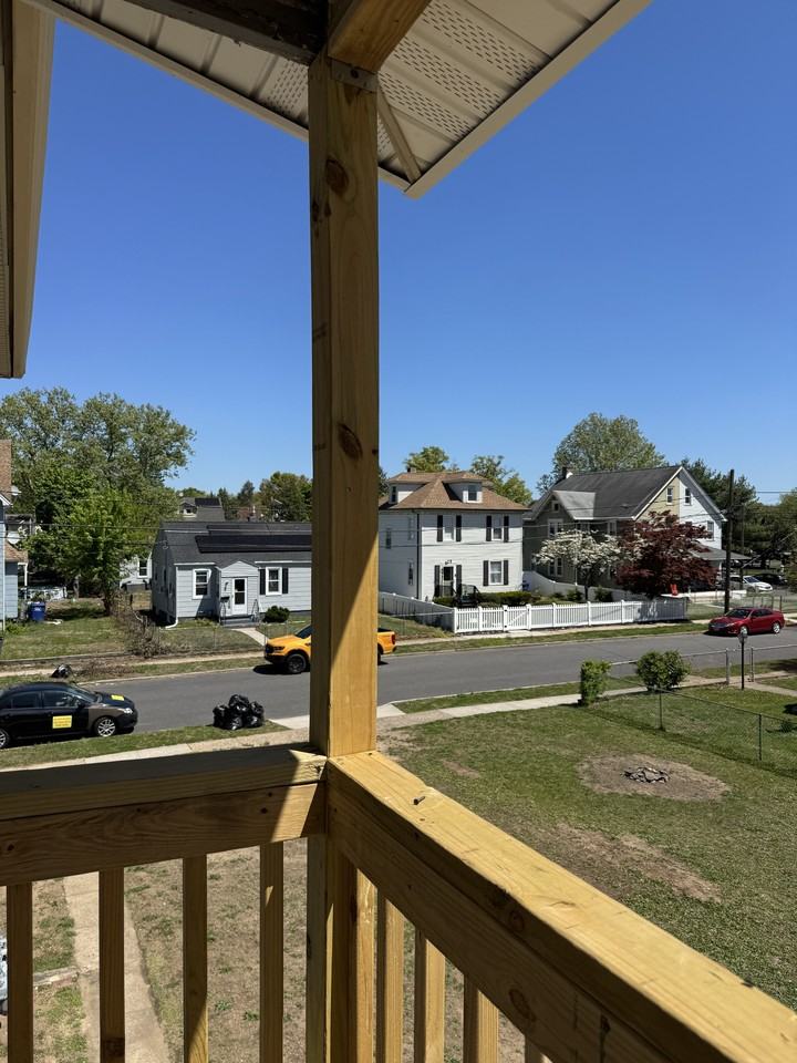 517 Bentley Avenue - Photo 4 of 25