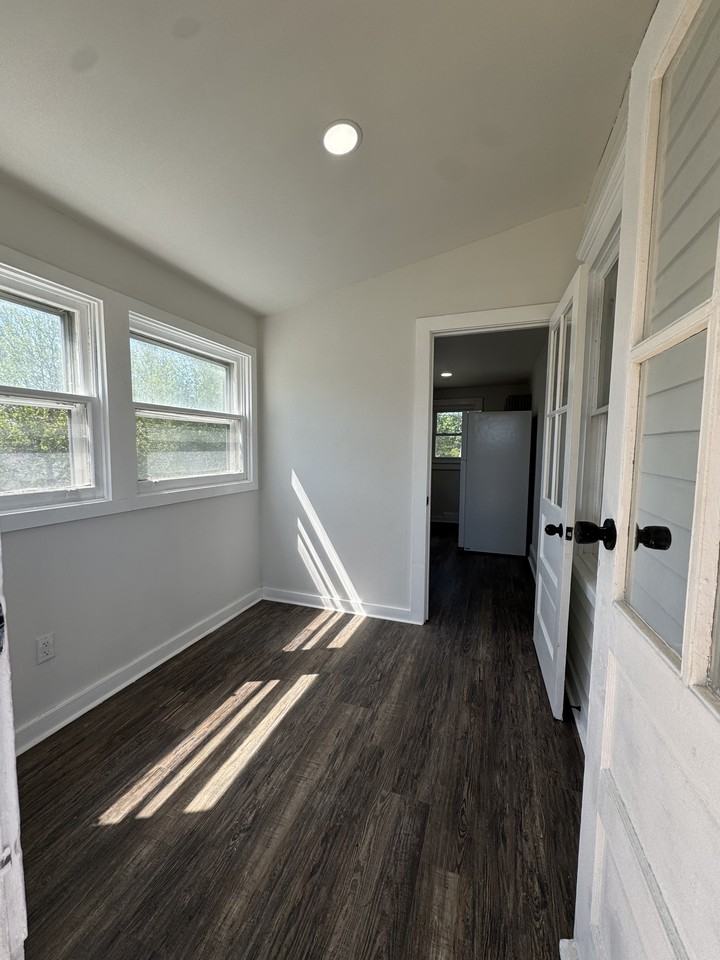 517 Bentley Avenue - Photo 6 of 25