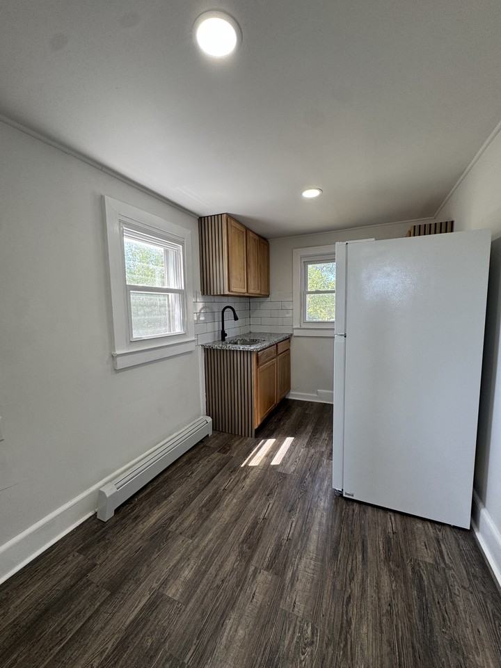 517 Bentley Avenue - Photo 7 of 25