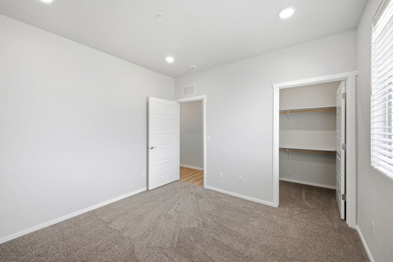 Delano Apartments - Photo 5 of 22