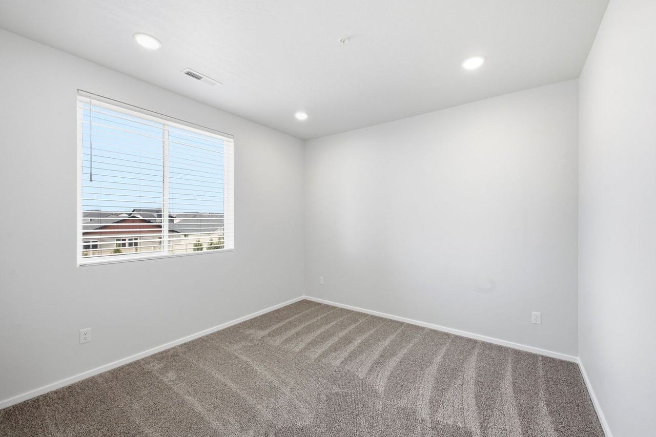 Delano Apartments - Photo 6 of 22