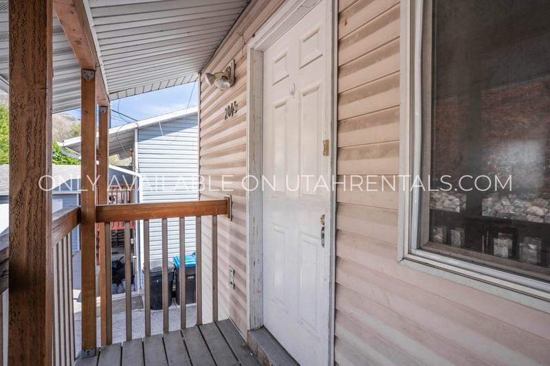 2059 S State St - Photo 3 of 23