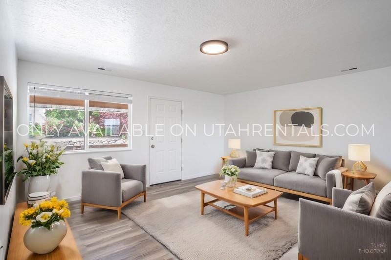 2059 S State St - Photo 6 of 23