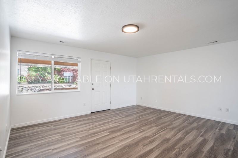 2059 S State St - Photo 7 of 23