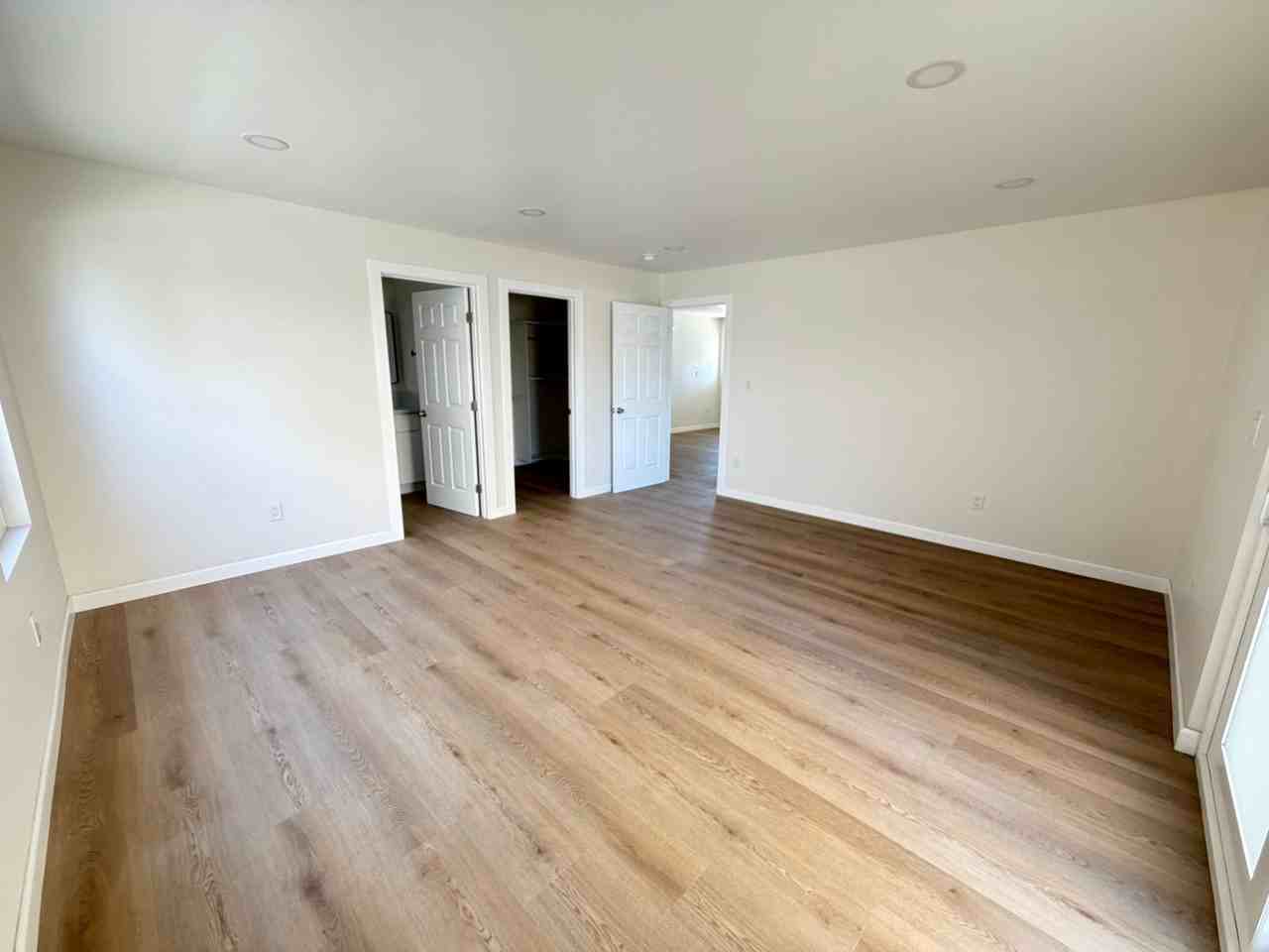 2400DelM - Photo 4 of 25