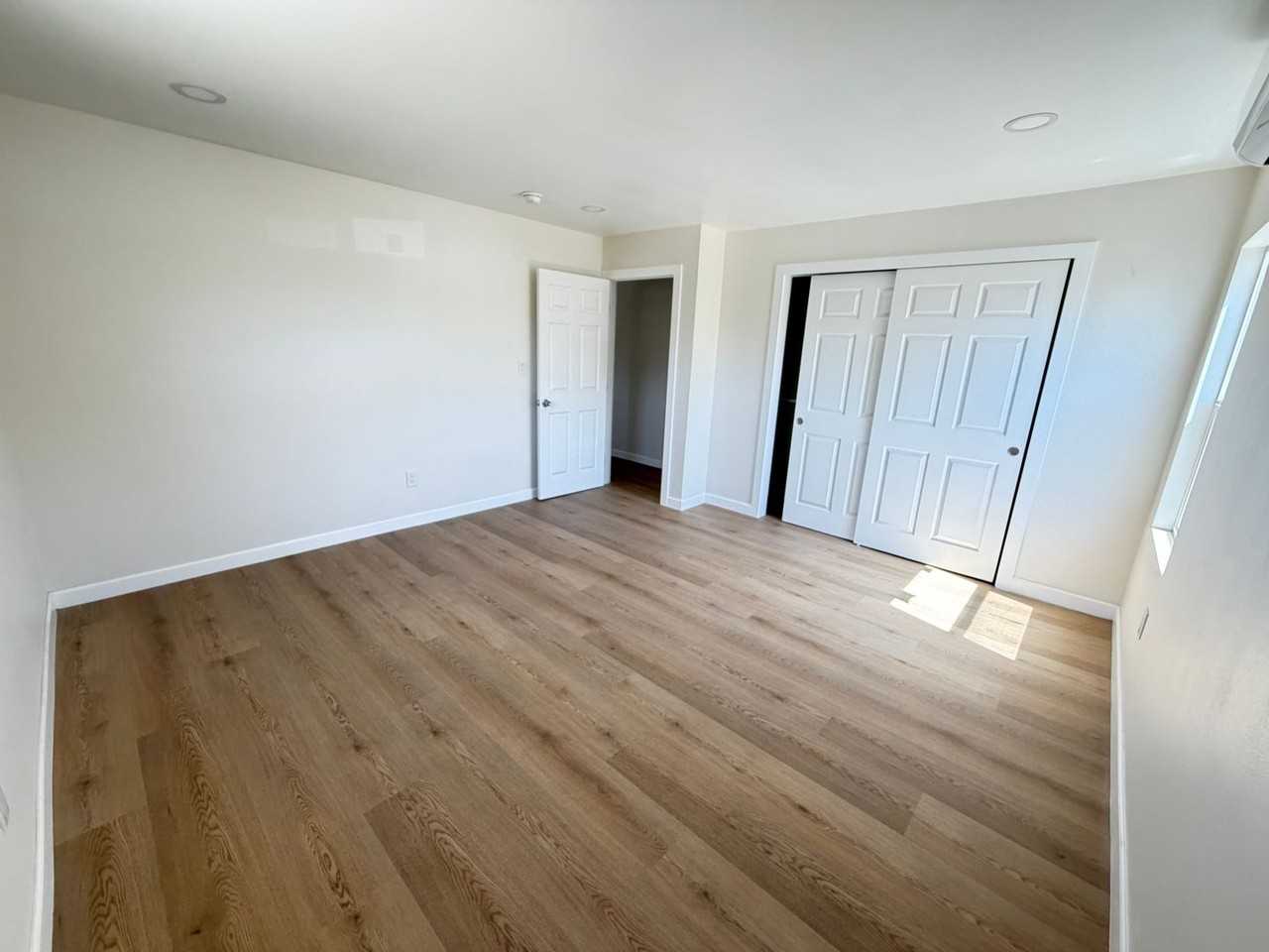 2400DelM - Photo 6 of 25