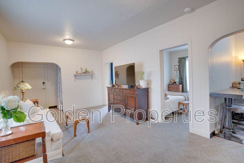 944 N 7th St - Photo 4 of 23