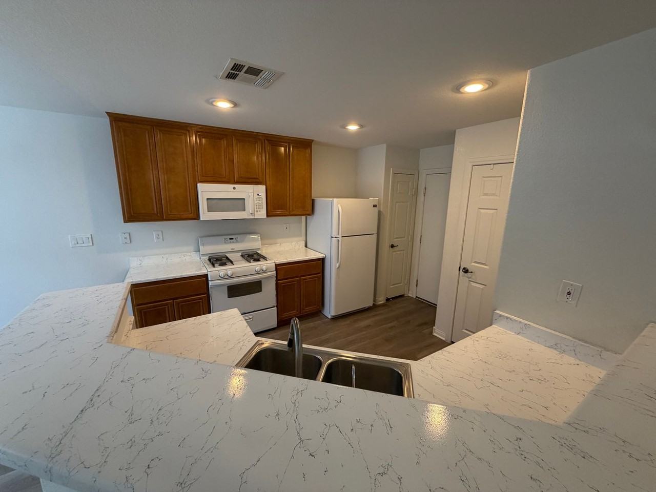 9272 Weeping Water Ave - Photo 3 of 22