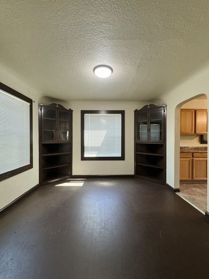 280 21st St - Photo 2 of 20
