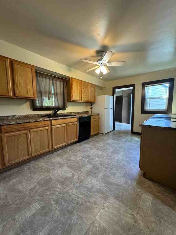 280 21st St - Photo 4 of 20