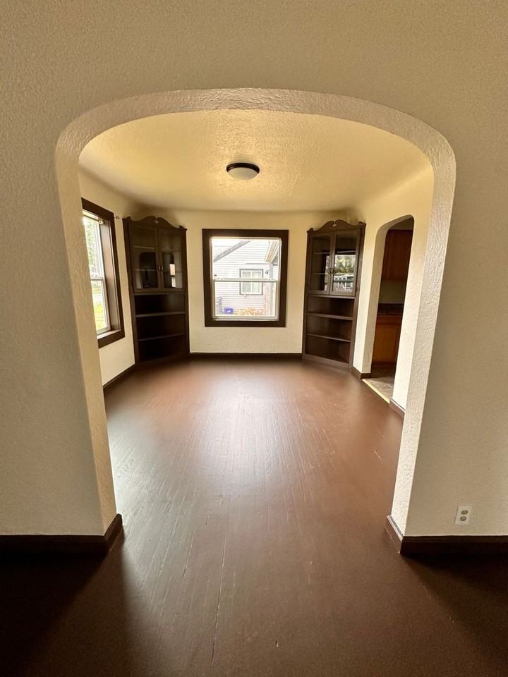 280 21st St - Photo 6 of 20