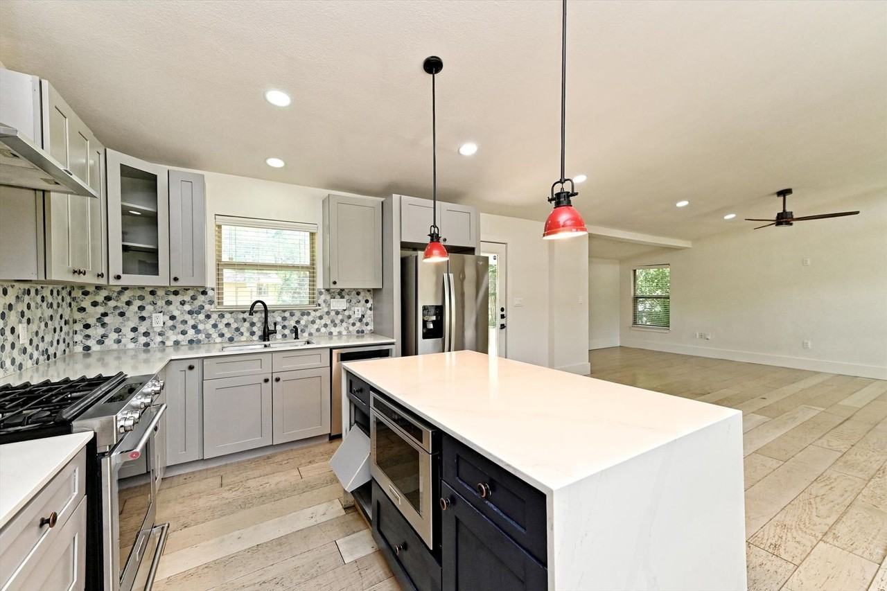 11800 Tedford St - Photo 5 of 31